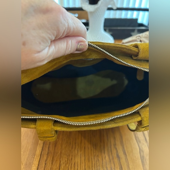 TOD’S Quilted Classic Leather Silver-Studded Bucket Bag in Mustard - Picture 11 of 16